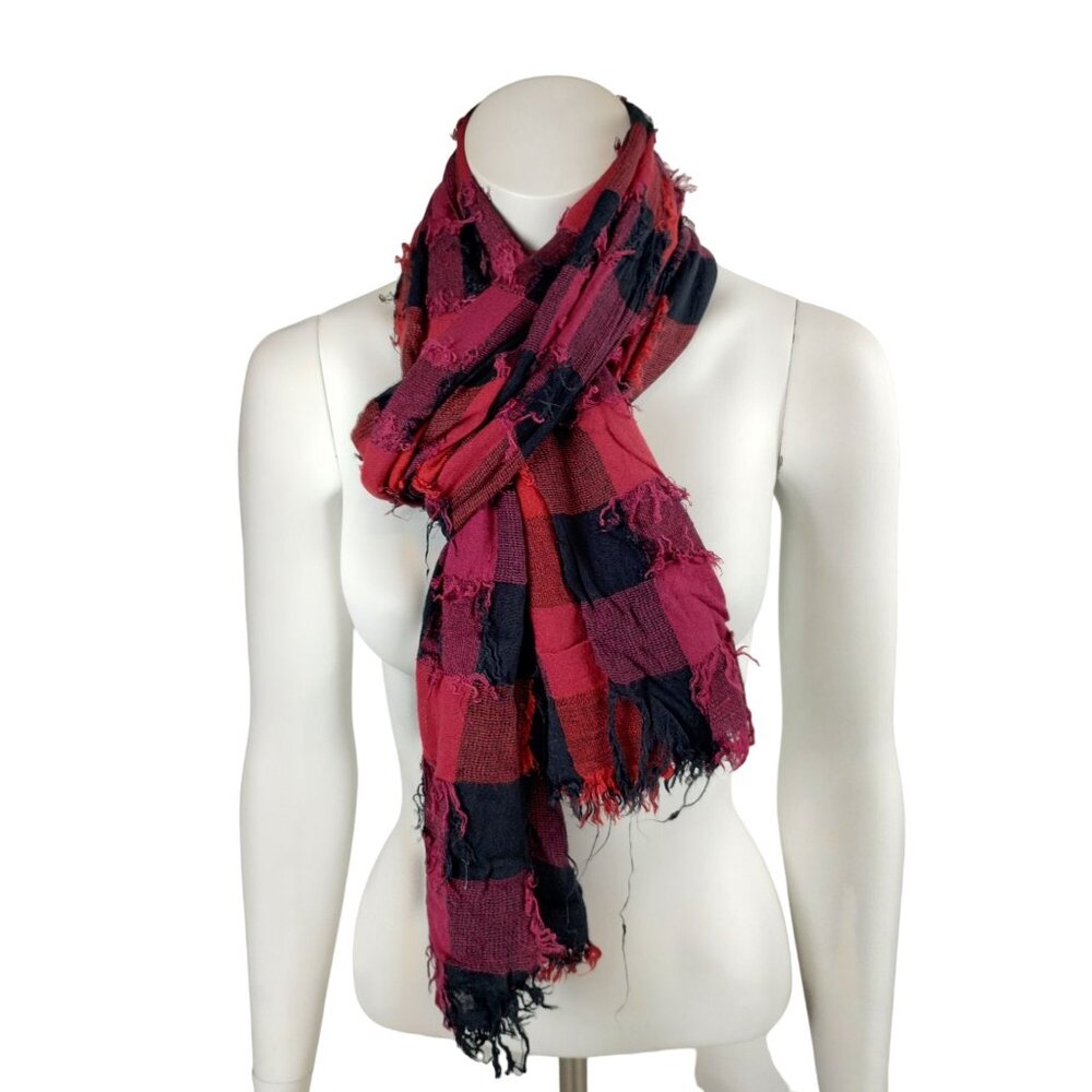 Womens Red and Black Buffalo Plaid Reversable Frayed Knit Scarf